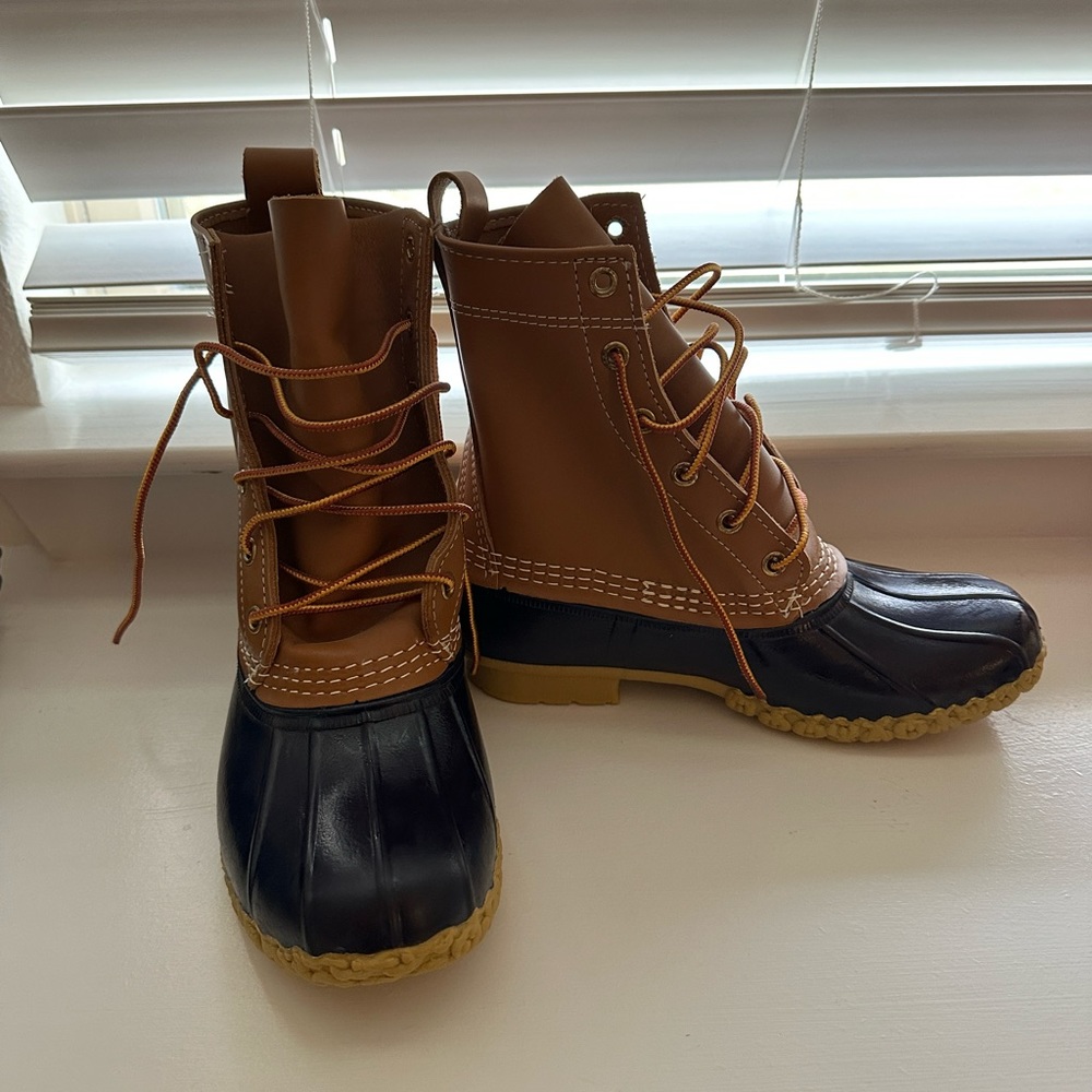 Women's Bean Boots, 8".  Tan/Navy. Size 6. Worn once!